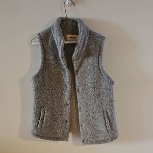 Chic Gray Button-Up Vest